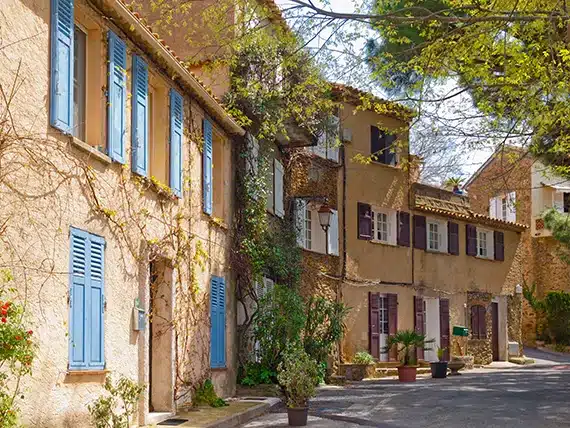 gassin lun des plus beaux villages perches de france 1